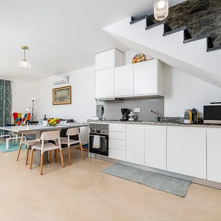 Mouras House, Σπίτι διακοπών