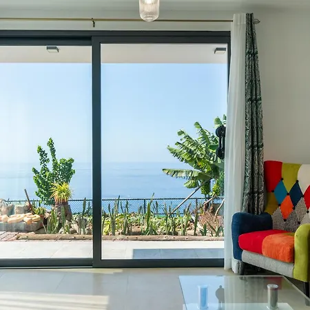 Semesterbostad Mouras House, Arco da Calheta (Madeira)