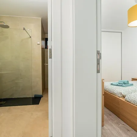 Semesterbostad Mouras House,