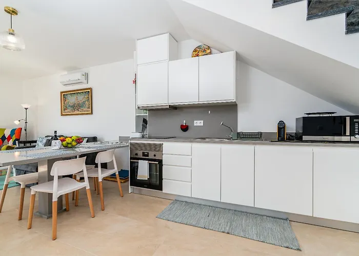 Mouras House, * Arco da Calheta (Madeira)