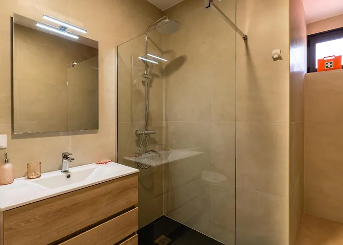 Mouras House, * Arco da Calheta (Madeira)